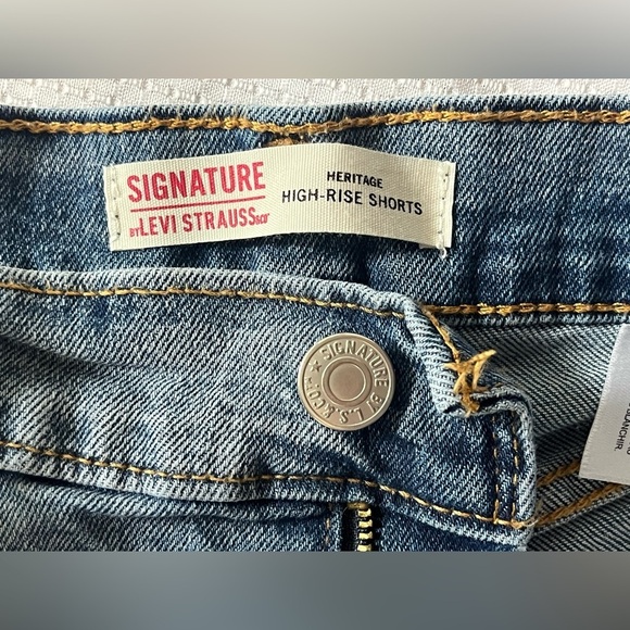 Signature by Levi Strauss Denim Blue Women's Shorts Size 0 Waist 25 - Picture 6 of 14